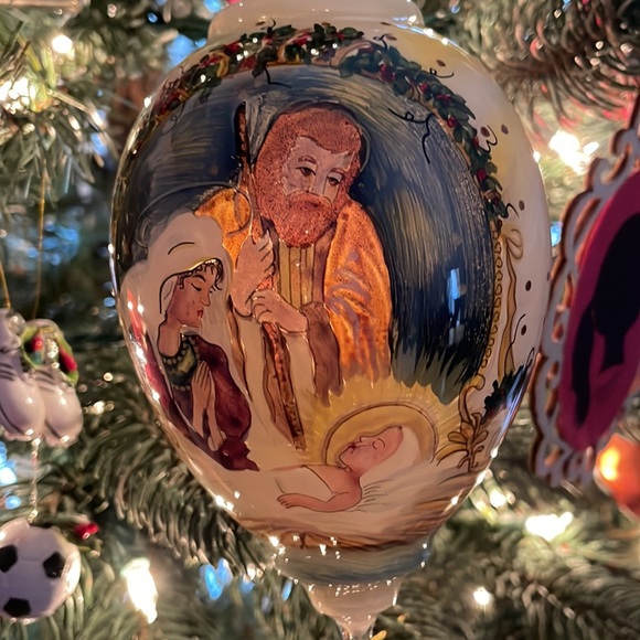 Authentic w/ Certificate hand painted Christmas ornament by artist Peggy Abrams - Picture 2 of 9